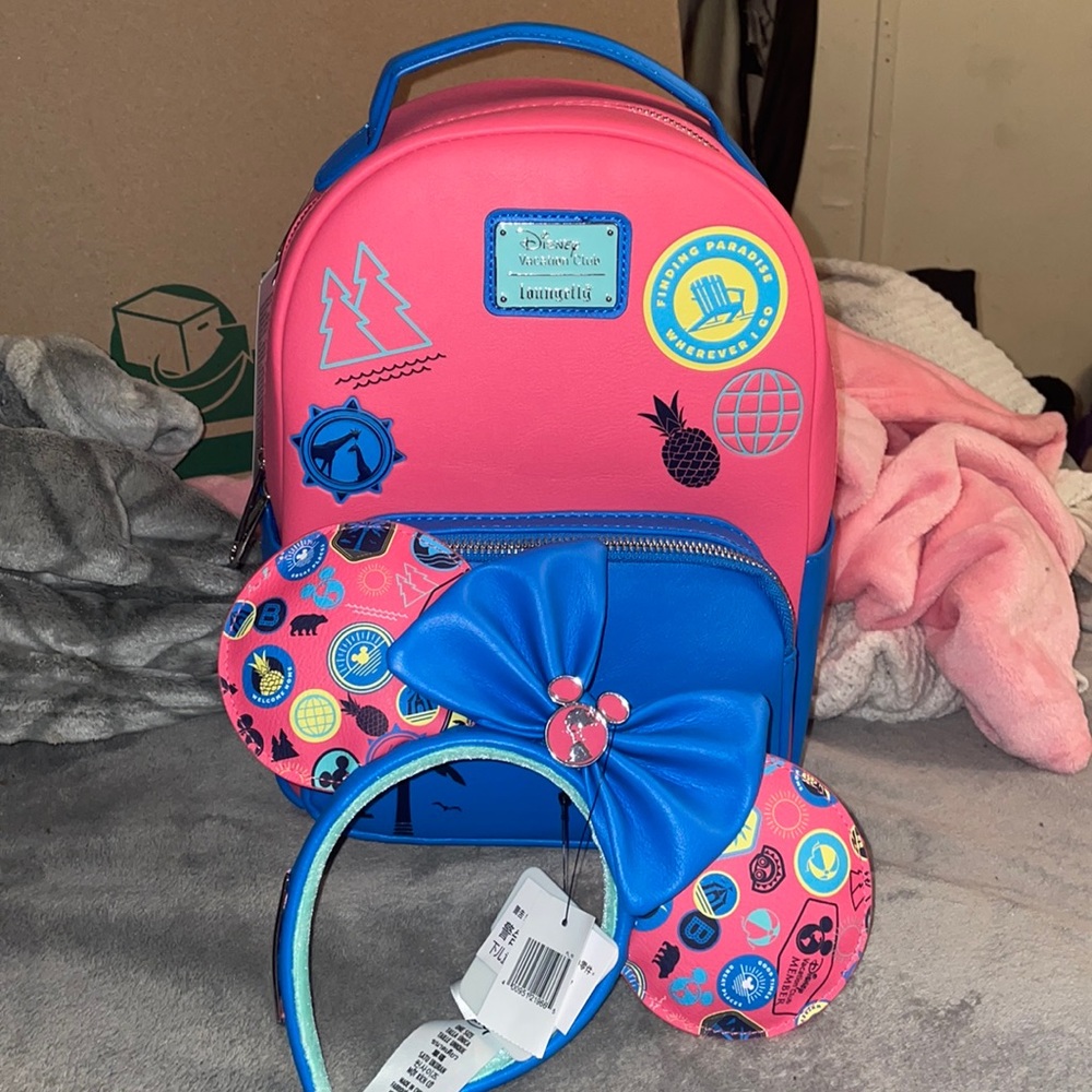 Disney Parks limited edition Vacation club member loungefly w/matching ears